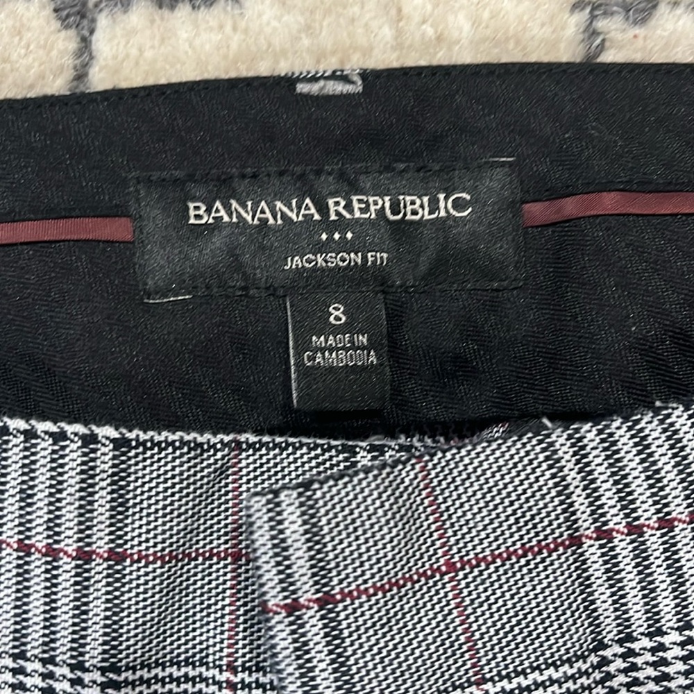 Banana Republic. Plaid cropped Dress pants. Size 8. - Picture 4 of 7